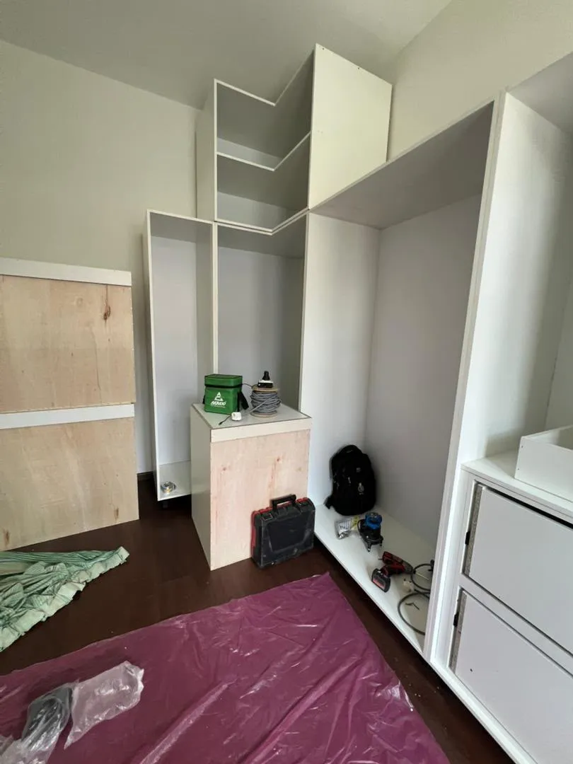Built-in wardrobe installation
