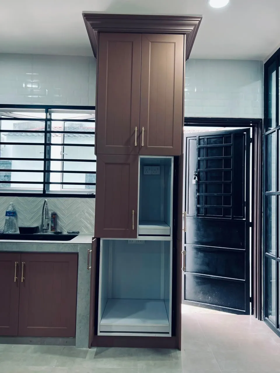 Kitchen cabinet side view