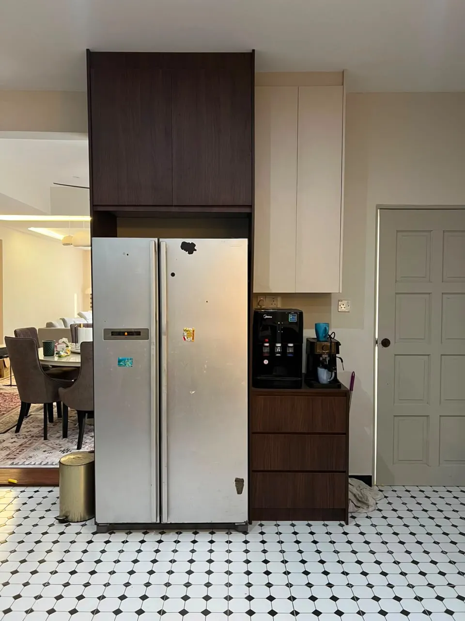 Modern kitchen cabinet installation