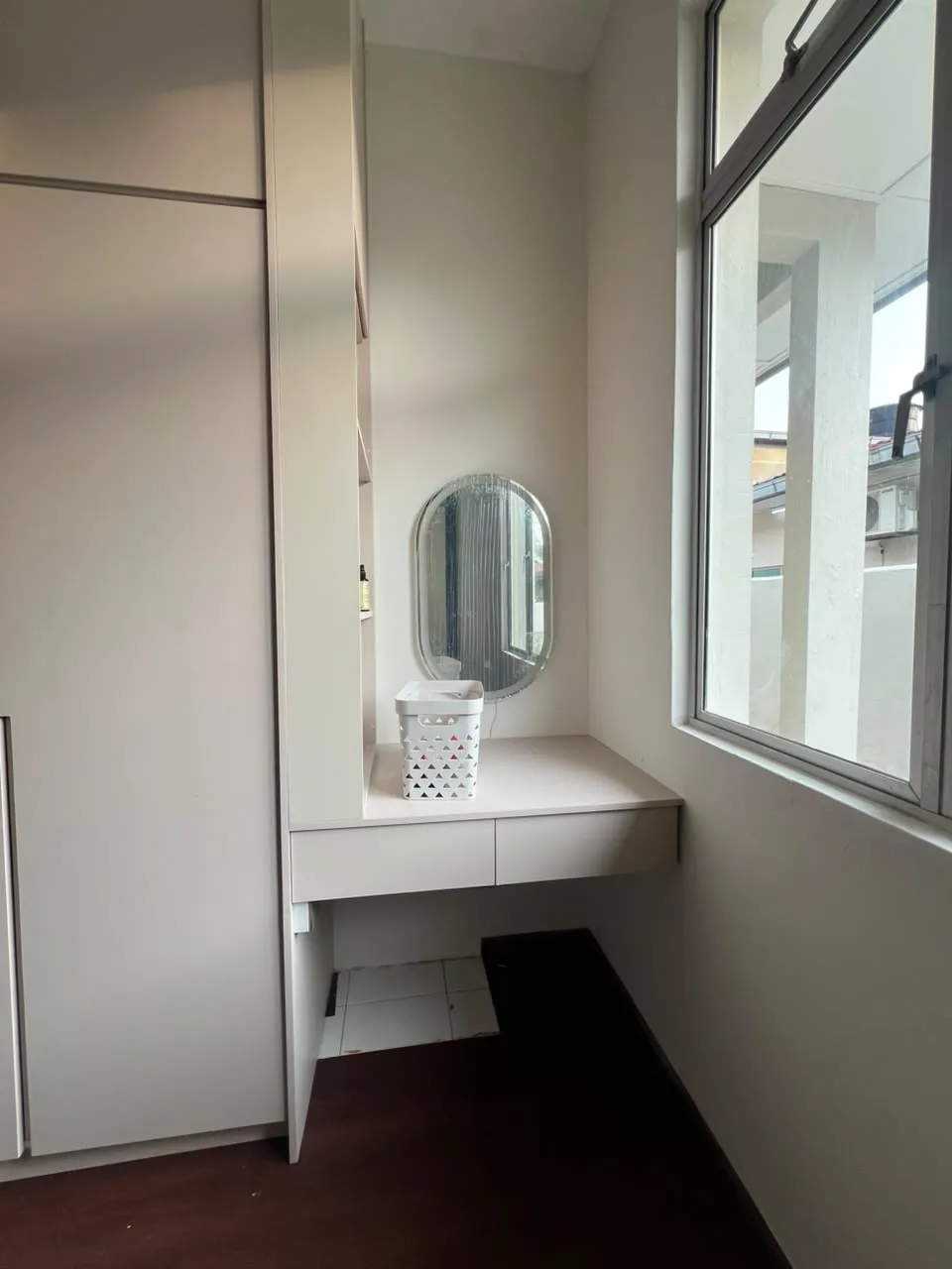 Make-up area cabinet