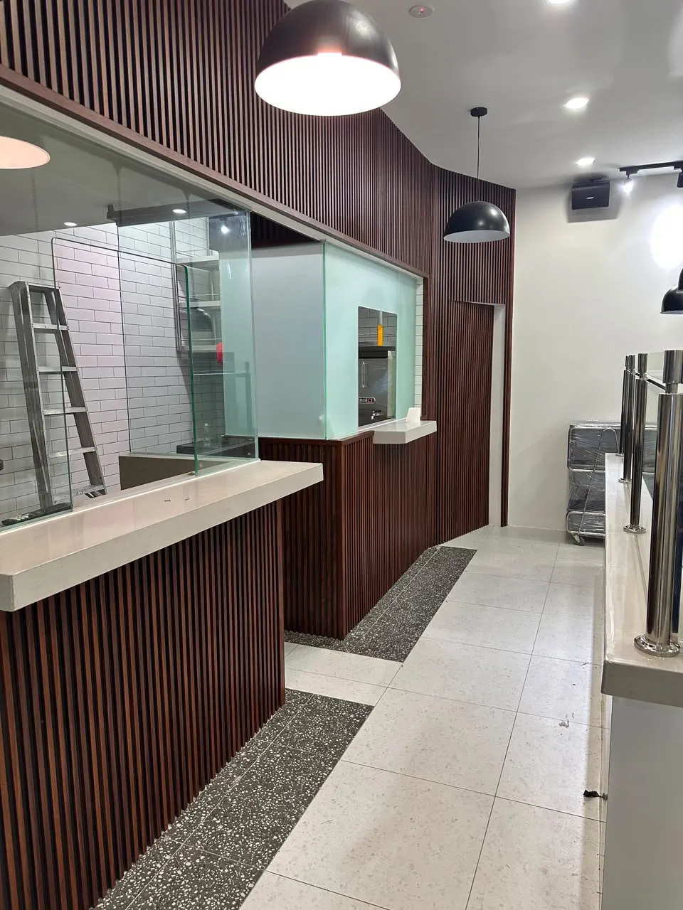 Restaurant kitchen cabinet design