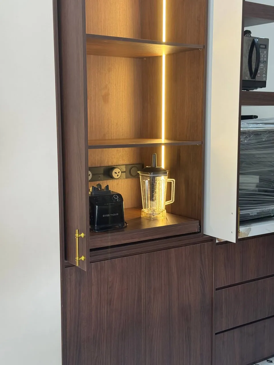 Kitchen cabinet storage detail