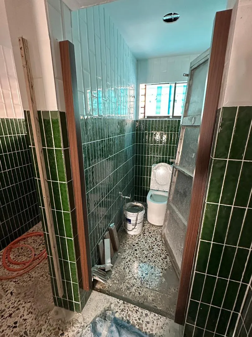 Toilet cabinet